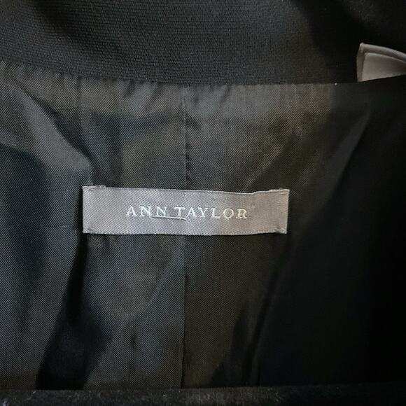 ANN TAYLOR BLAZER Women's Size 2 Black 2-Button Patch Pockets Stretch Career - Picture 2 of 11